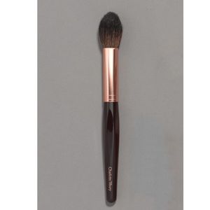 Charlotte Tilbury Luxury Powder & Sculpt Brush.